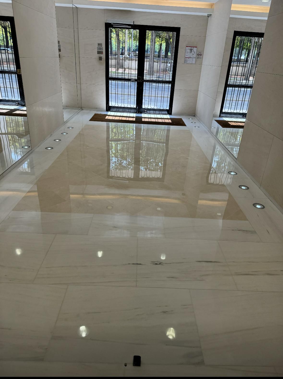 Hall de copropriété après rénovation